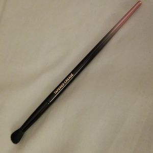 4/25 bundle item. Shades by Shan Tapered Crease Brush